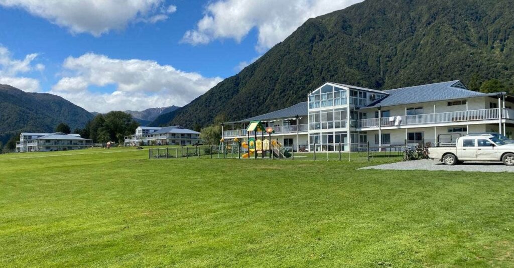 Concerns raised over child safety as Gloriavale school allowed to remain open